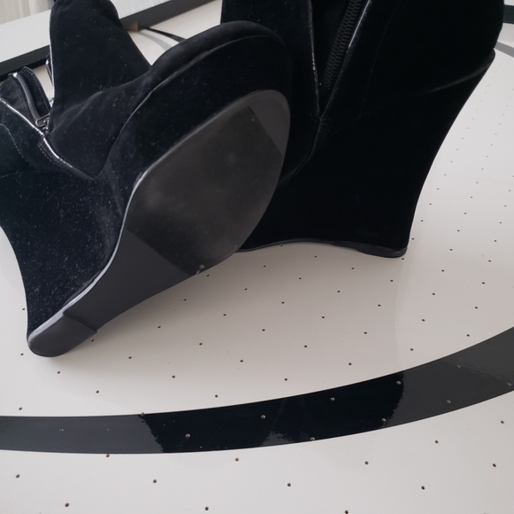 Shoes - Picture 2 of 6